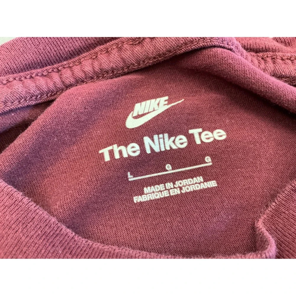 Nike T-Shirt Burgundy Maroon Embroidered Futura Logo Size L AR4997-682